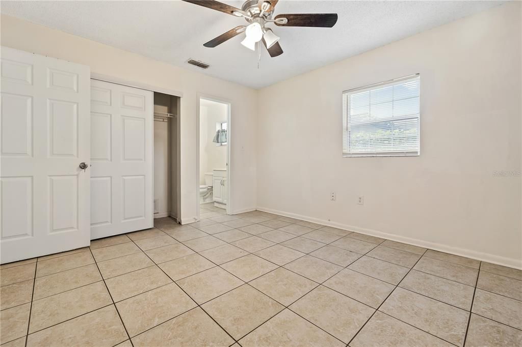 For Rent: $1,950 (3 beds, 2 baths, 1064 Square Feet)