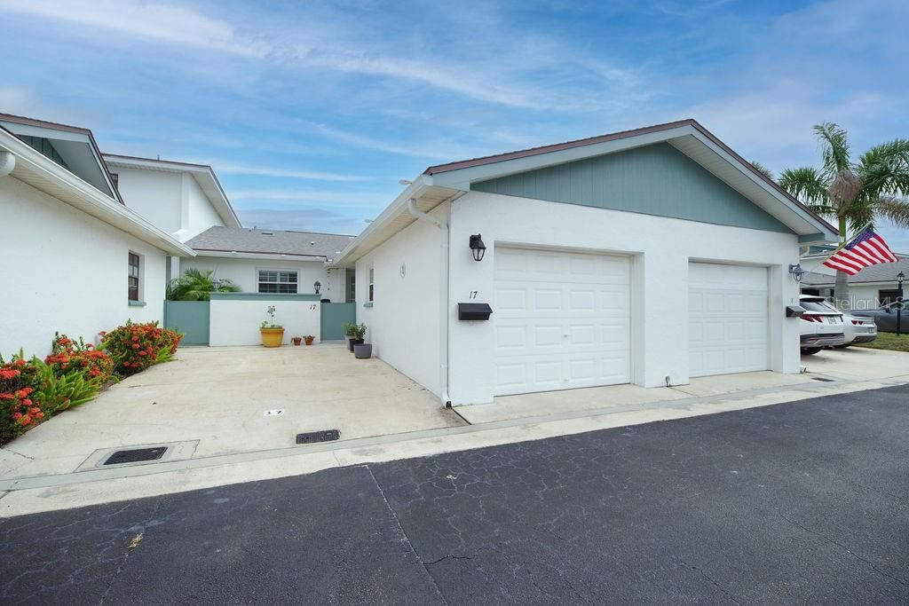 For Sale: $325,000 (2 beds, 2 baths, 1196 Square Feet)