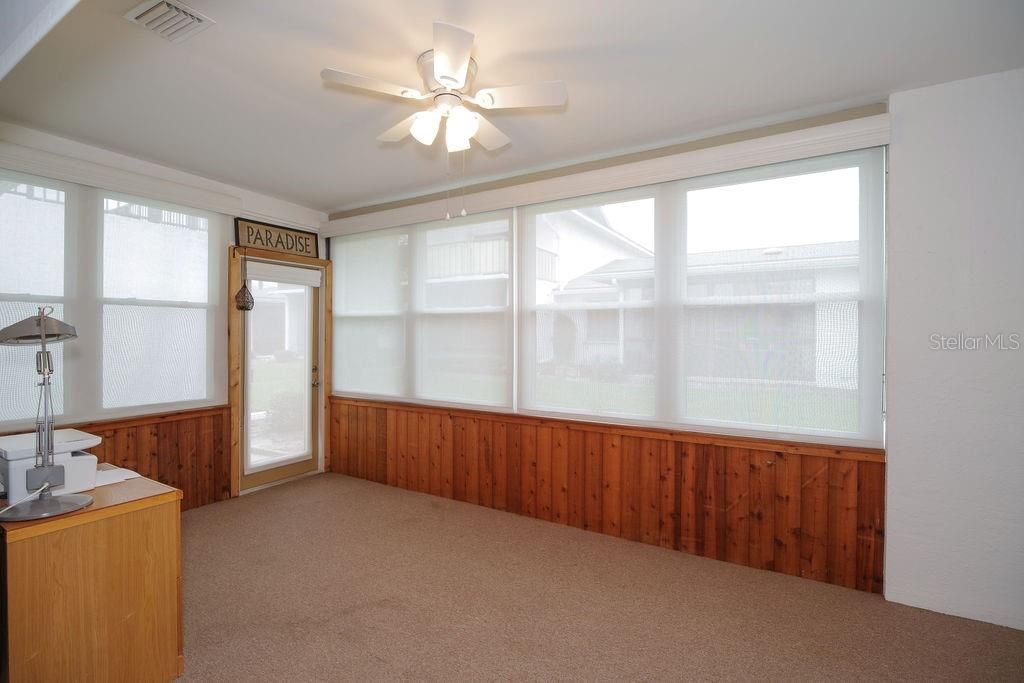 For Sale: $325,000 (2 beds, 2 baths, 1196 Square Feet)