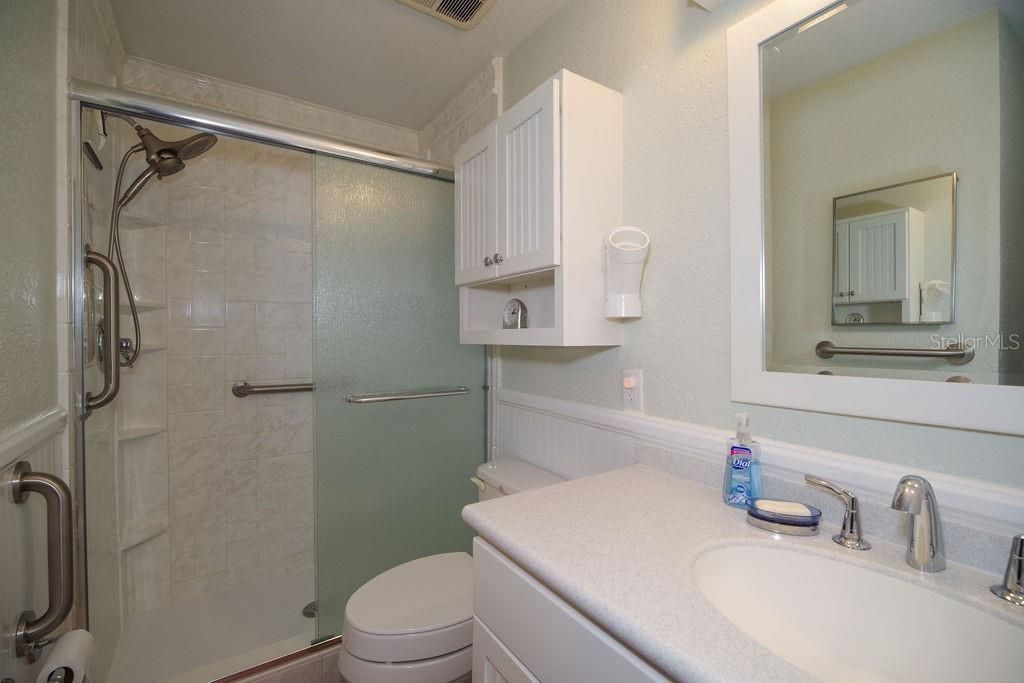 For Sale: $325,000 (2 beds, 2 baths, 1196 Square Feet)
