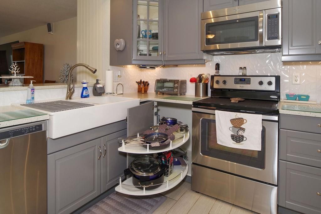 For Sale: $325,000 (2 beds, 2 baths, 1196 Square Feet)