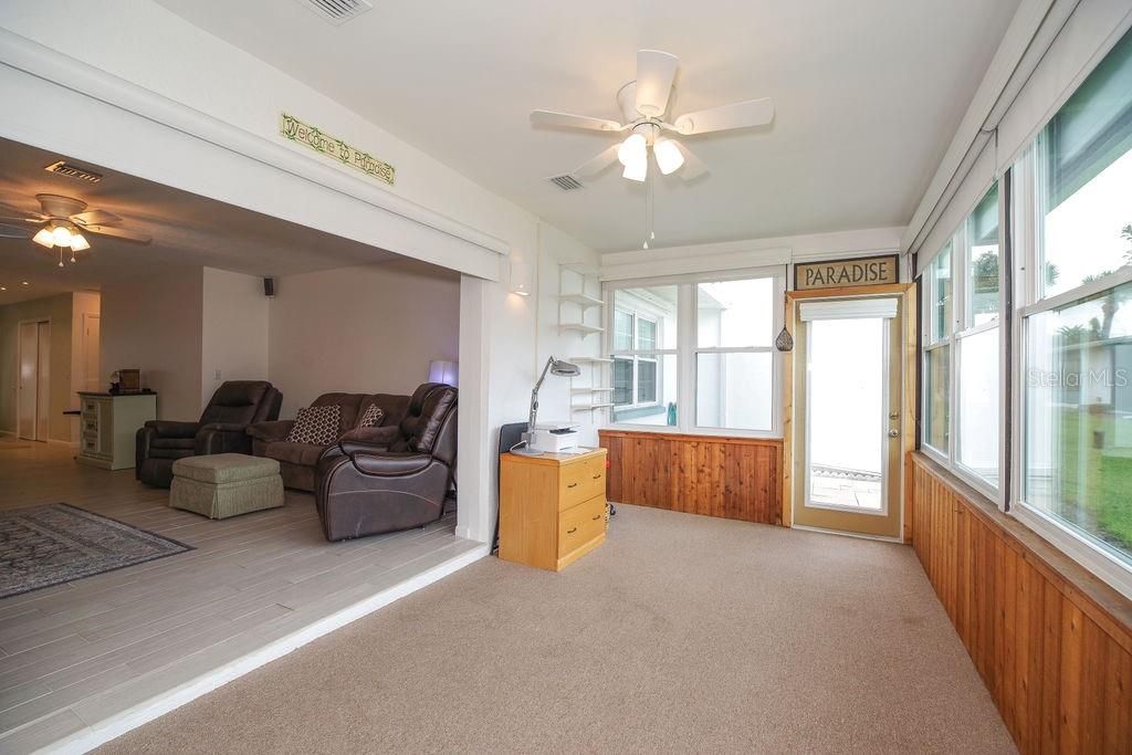 For Sale: $325,000 (2 beds, 2 baths, 1196 Square Feet)