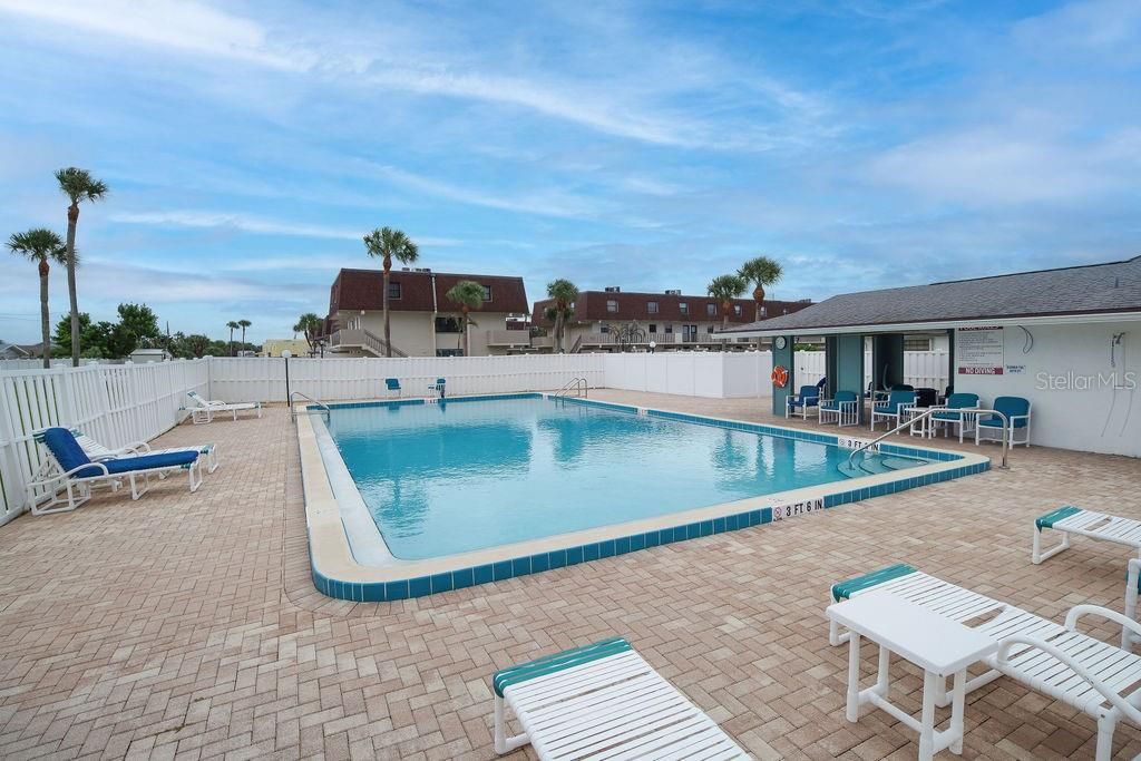 For Sale: $325,000 (2 beds, 2 baths, 1196 Square Feet)