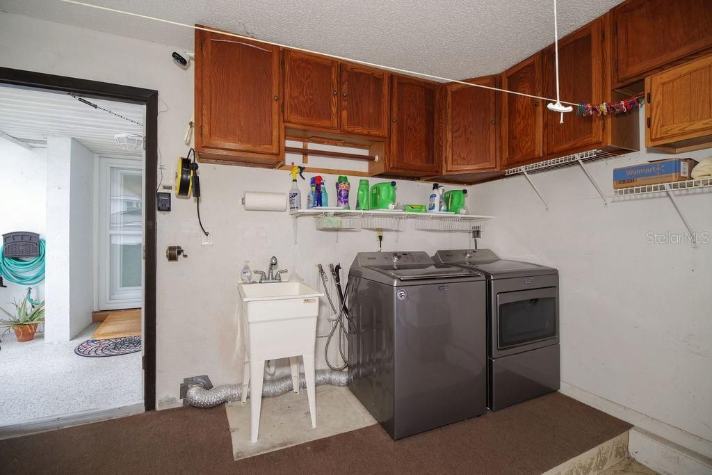 For Sale: $325,000 (2 beds, 2 baths, 1196 Square Feet)