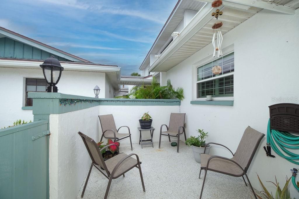 For Sale: $325,000 (2 beds, 2 baths, 1196 Square Feet)
