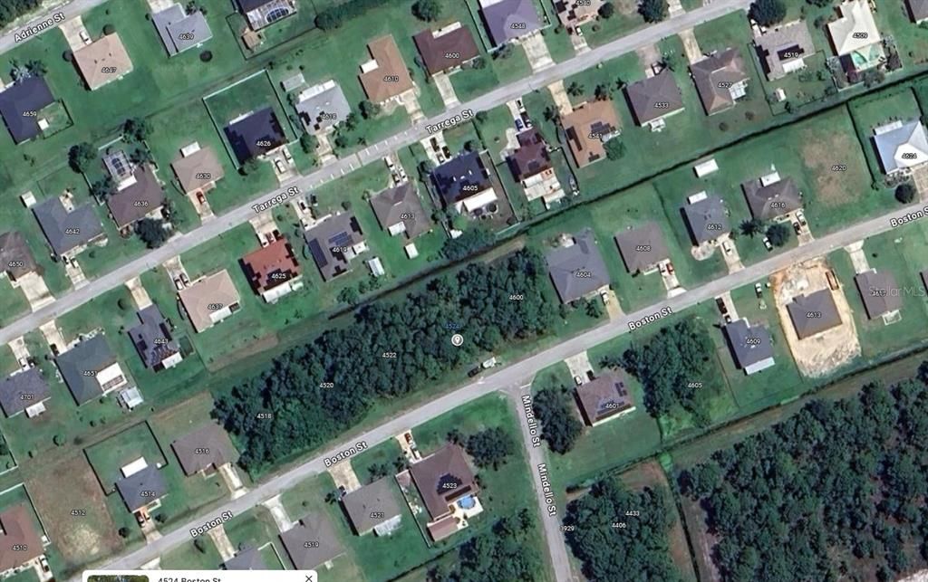 En Venta: $41,900 (0.23 acres)