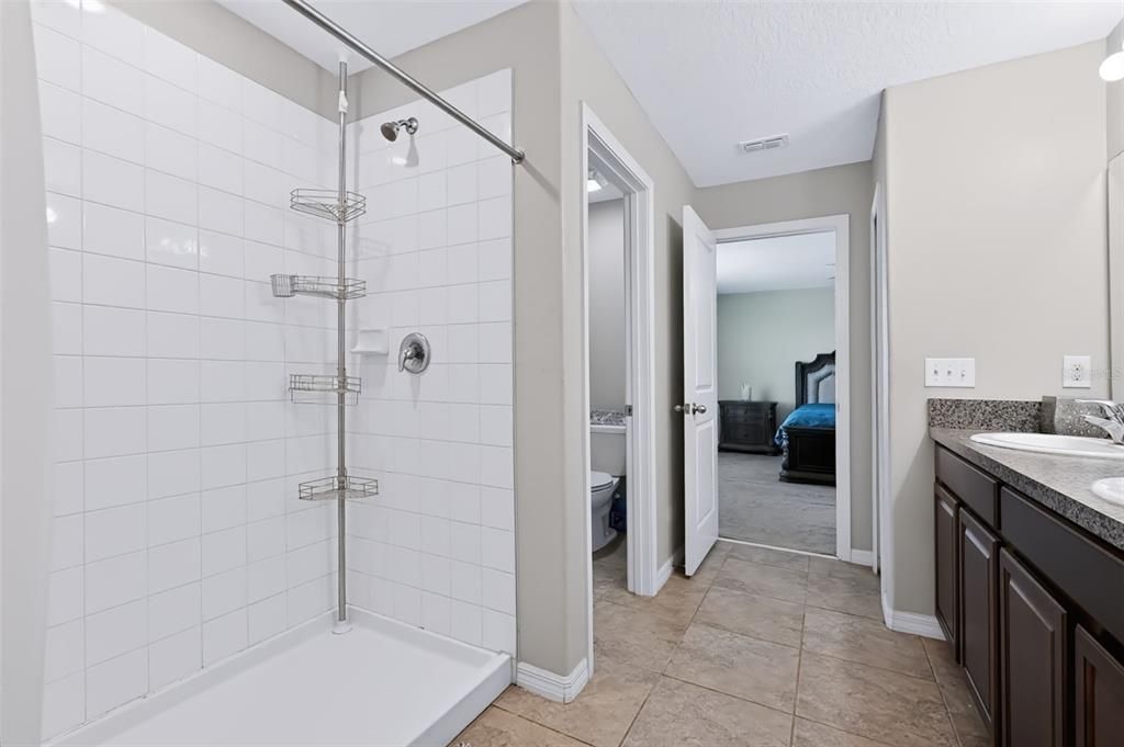 En Venta: $345,000 (4 camas, 2 baños, 2599 Pies cuadrados)