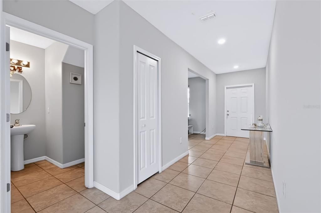 En Venta: $345,000 (4 camas, 2 baños, 2599 Pies cuadrados)