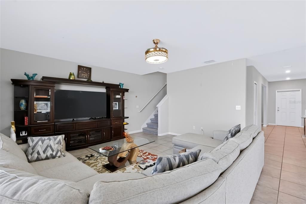 En Venta: $345,000 (4 camas, 2 baños, 2599 Pies cuadrados)