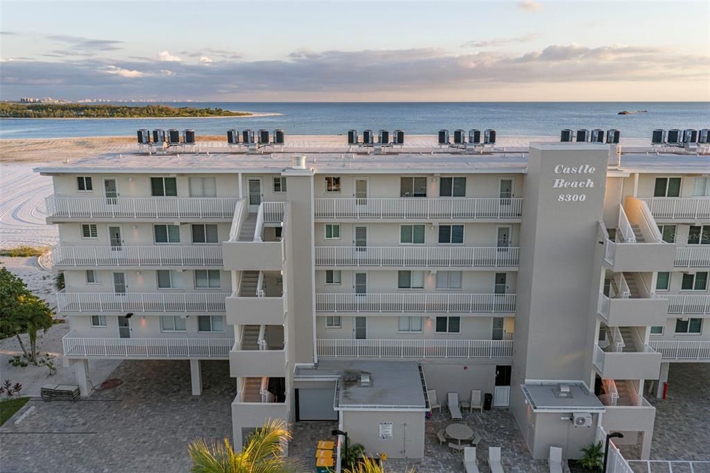 На продажу: $625,000 (2 спален, 1 ванн, 732 Квадратных фут)