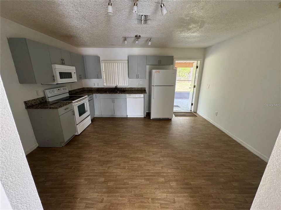 На продажу: $249,900 (3 спален, 2 ванн, 1104 Квадратных фут)