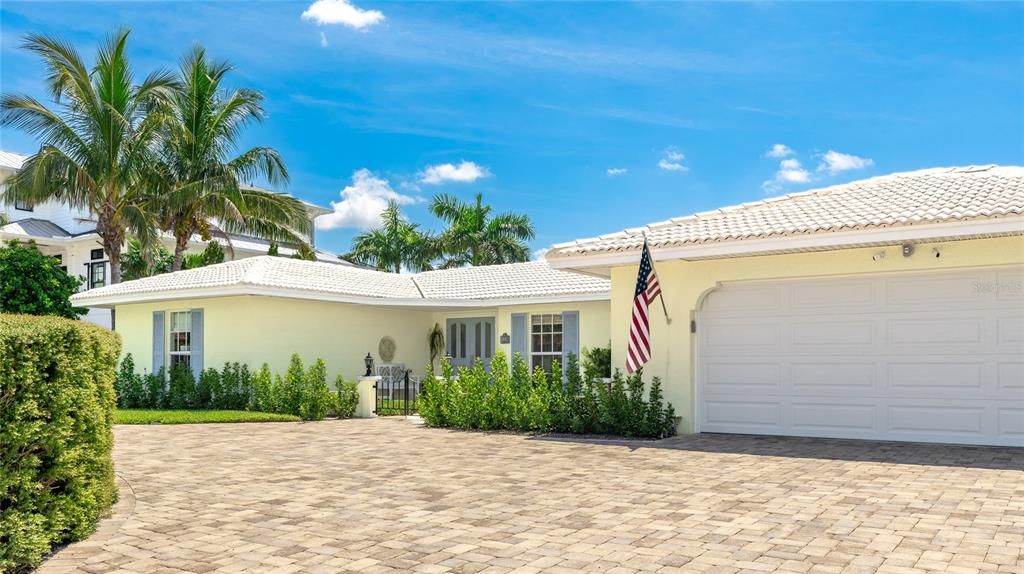 For Rent: $15,000 (3 beds, 3 baths, 2201 Square Feet)