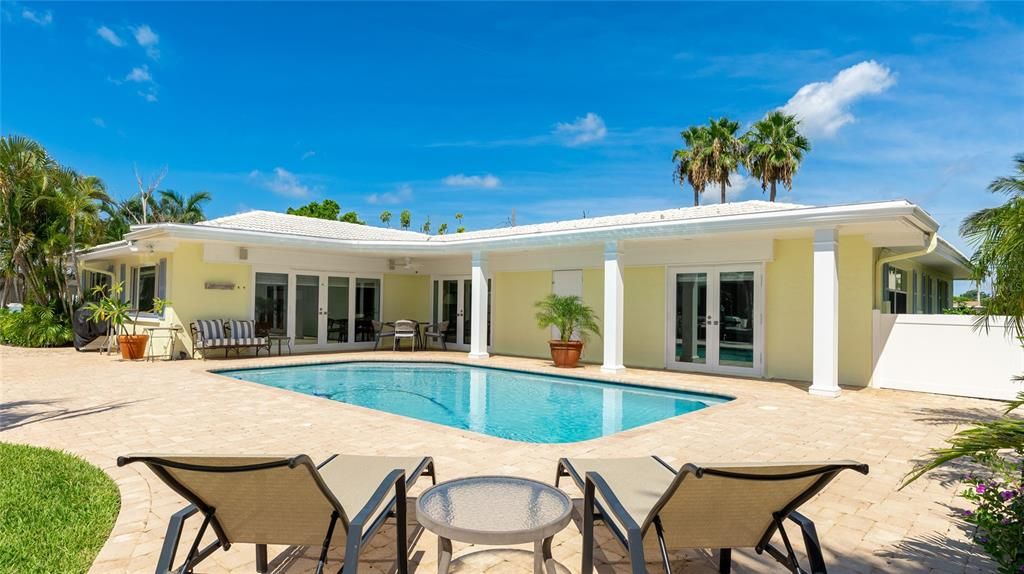For Rent: $15,000 (3 beds, 3 baths, 2201 Square Feet)