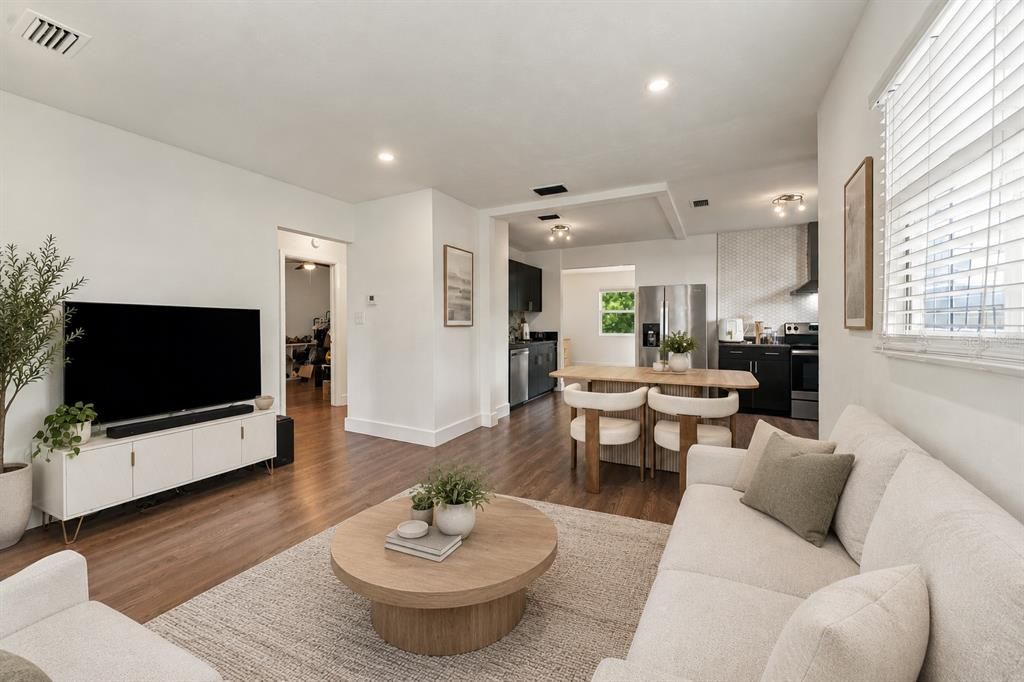 En Venta: $649,999 (3 camas, 2 baños, 1184 Pies cuadrados)