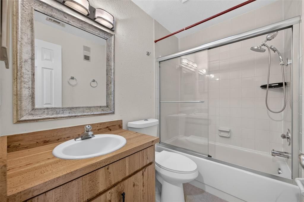 For Sale: $172,000 (2 beds, 2 baths, 960 Square Feet)