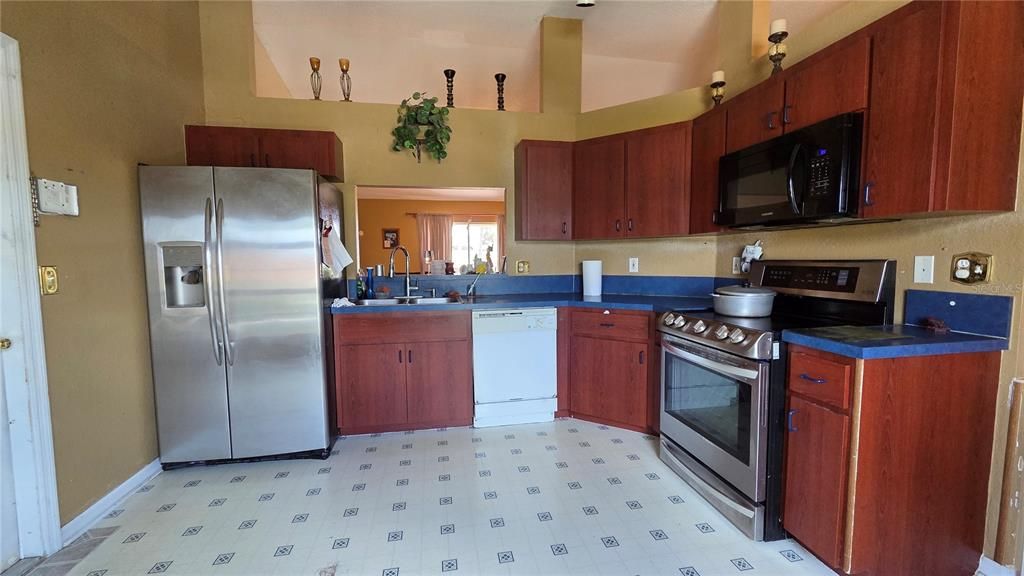 For Sale: $255,000 (3 beds, 2 baths, 1233 Square Feet)