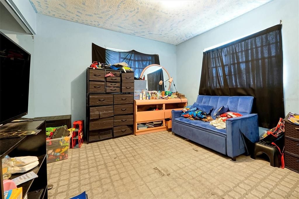 На продажу: $195,000 (3 спален, 1 ванн, 1252 Квадратных фут)