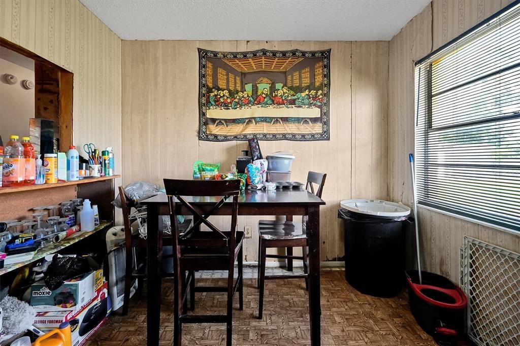 На продажу: $195,000 (3 спален, 1 ванн, 1252 Квадратных фут)