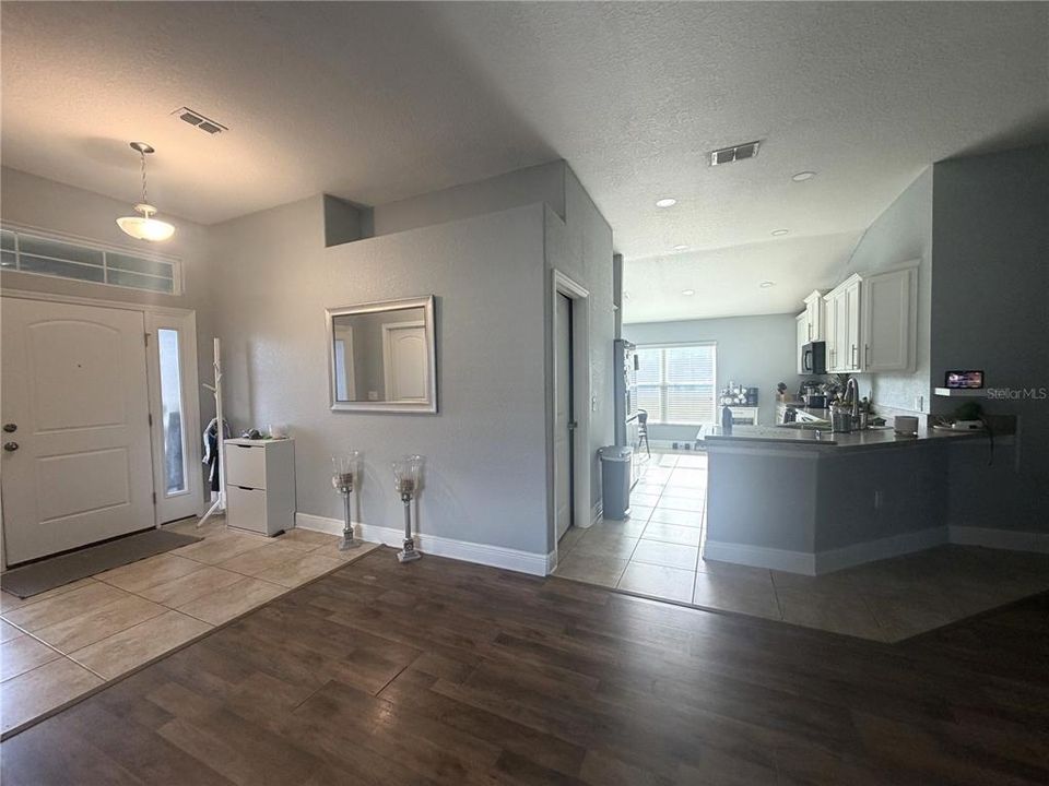 En Venta: $270,000 (3 camas, 2 baños, 1820 Pies cuadrados)