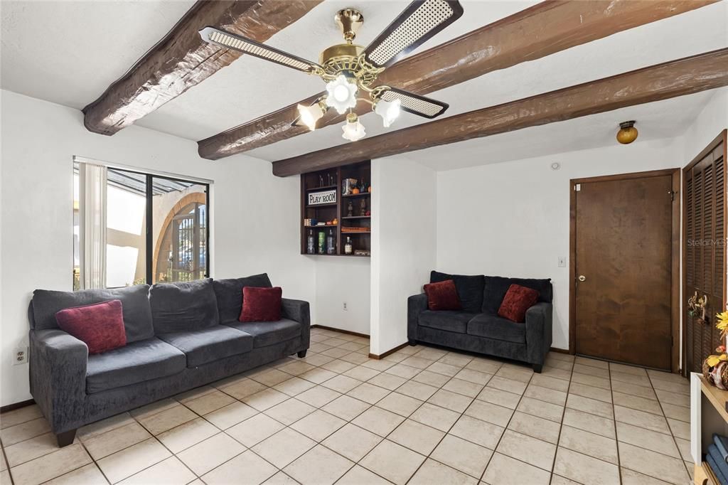 En Venta: $315,000 (3 camas, 2 baños, 1653 Pies cuadrados)
