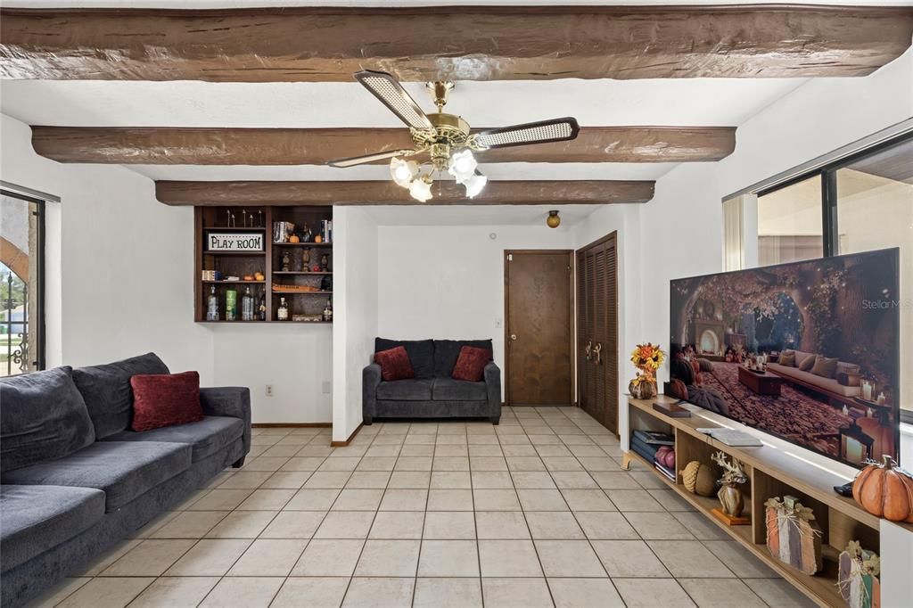En Venta: $315,000 (3 camas, 2 baños, 1653 Pies cuadrados)