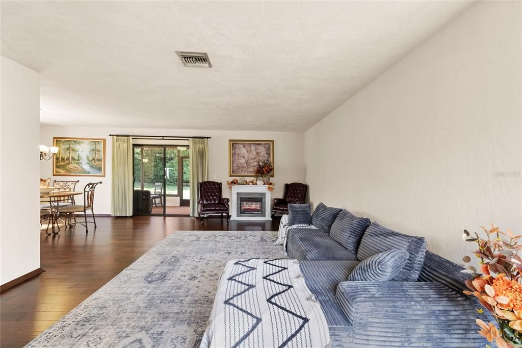 En Venta: $315,000 (3 camas, 2 baños, 1653 Pies cuadrados)