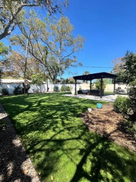 For Rent: $2,750 (2 beds, 1 baths, 1032 Square Feet)