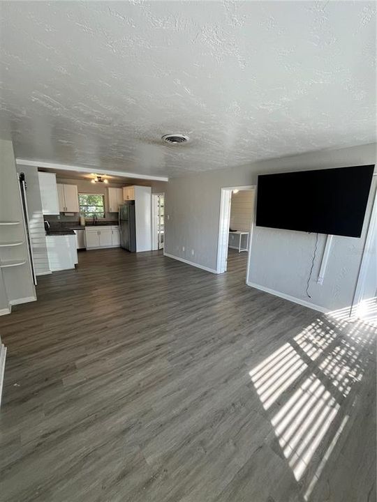 For Rent: $2,750 (2 beds, 1 baths, 1032 Square Feet)