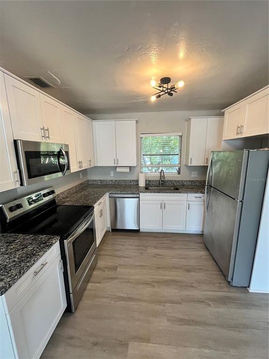 For Rent: $2,750 (2 beds, 1 baths, 1032 Square Feet)