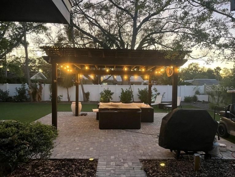 For Rent: $2,750 (2 beds, 1 baths, 1032 Square Feet)