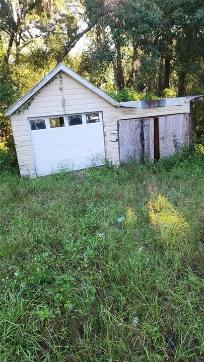 For Sale: $199,900 (3 beds, 2 baths, 1404 Square Feet)