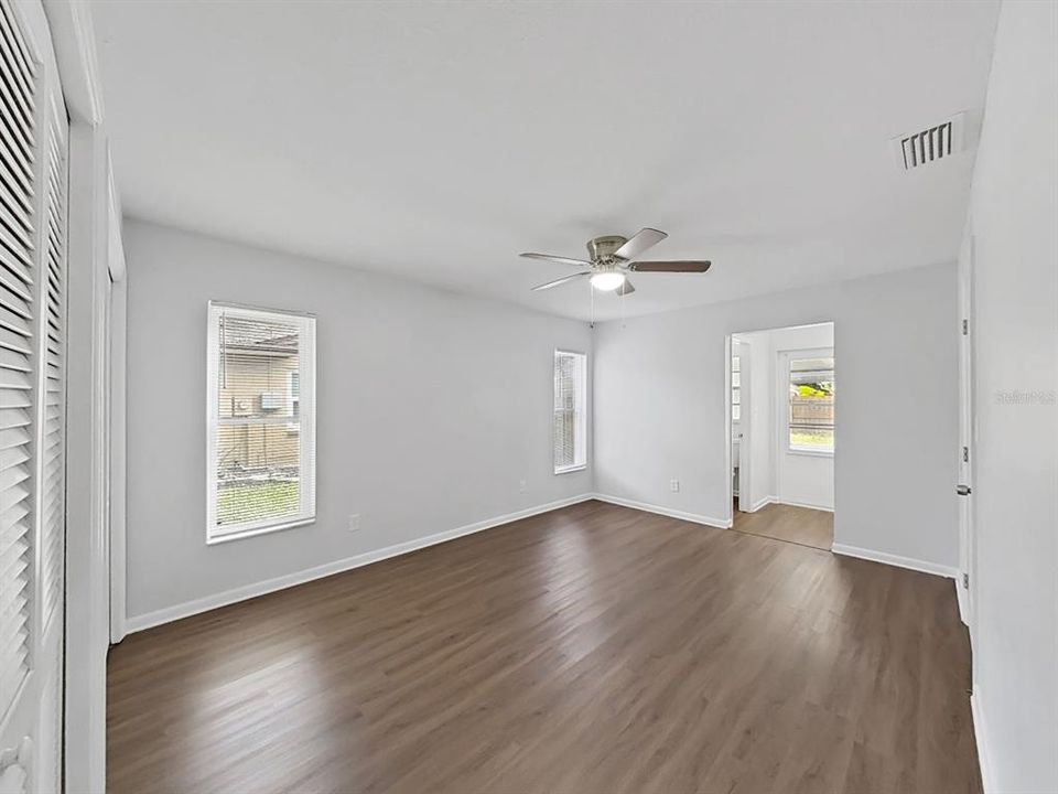 For Sale: $400,000 (3 beds, 2 baths, 1474 Square Feet)