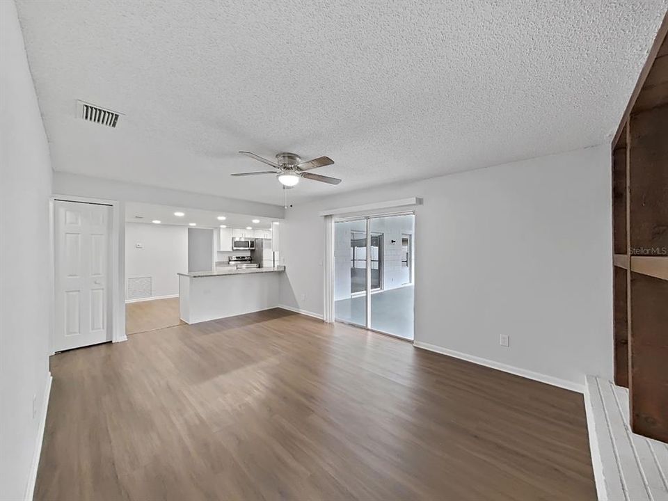 For Sale: $400,000 (3 beds, 2 baths, 1474 Square Feet)