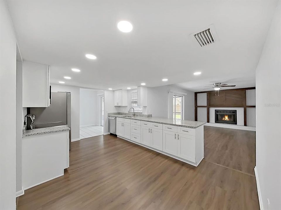 For Sale: $400,000 (3 beds, 2 baths, 1474 Square Feet)