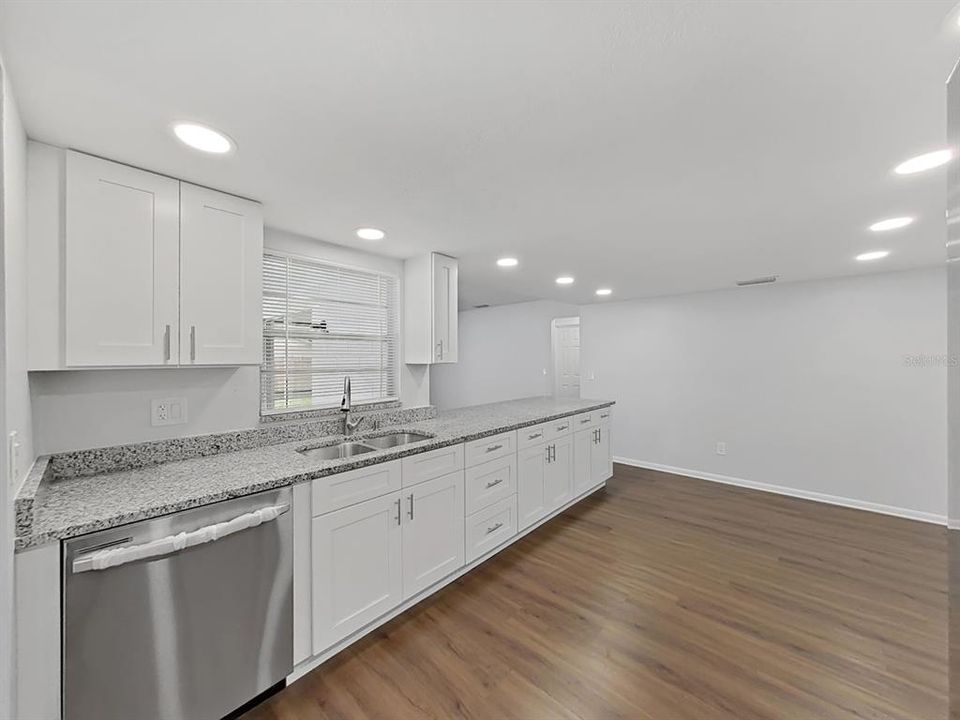 For Sale: $400,000 (3 beds, 2 baths, 1474 Square Feet)