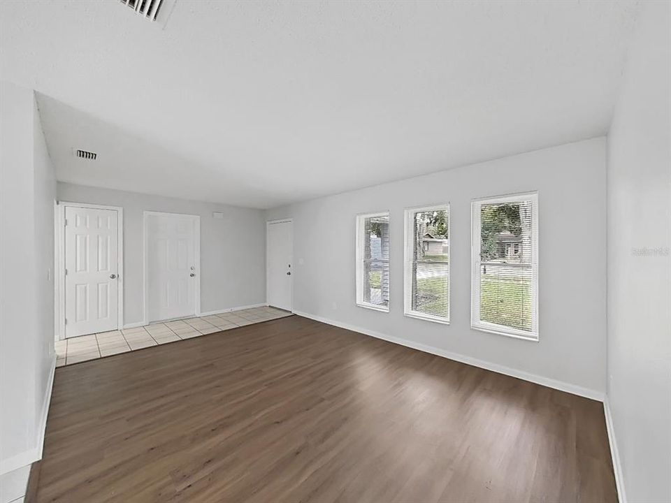 For Sale: $400,000 (3 beds, 2 baths, 1474 Square Feet)