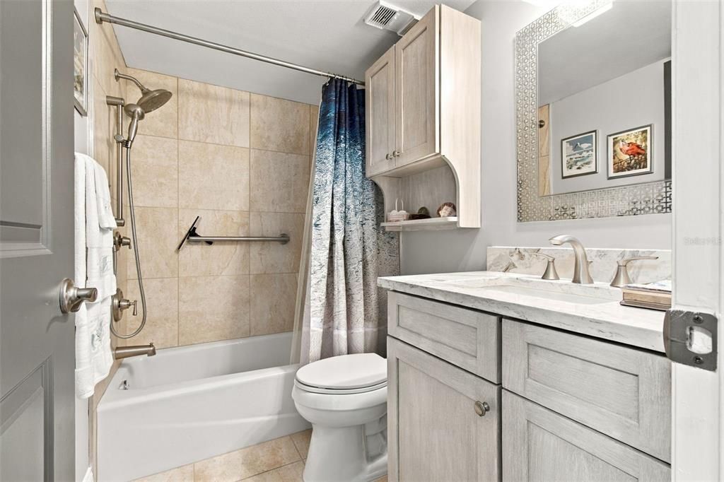 For Sale: $425,000 (2 beds, 2 baths, 1040 Square Feet)