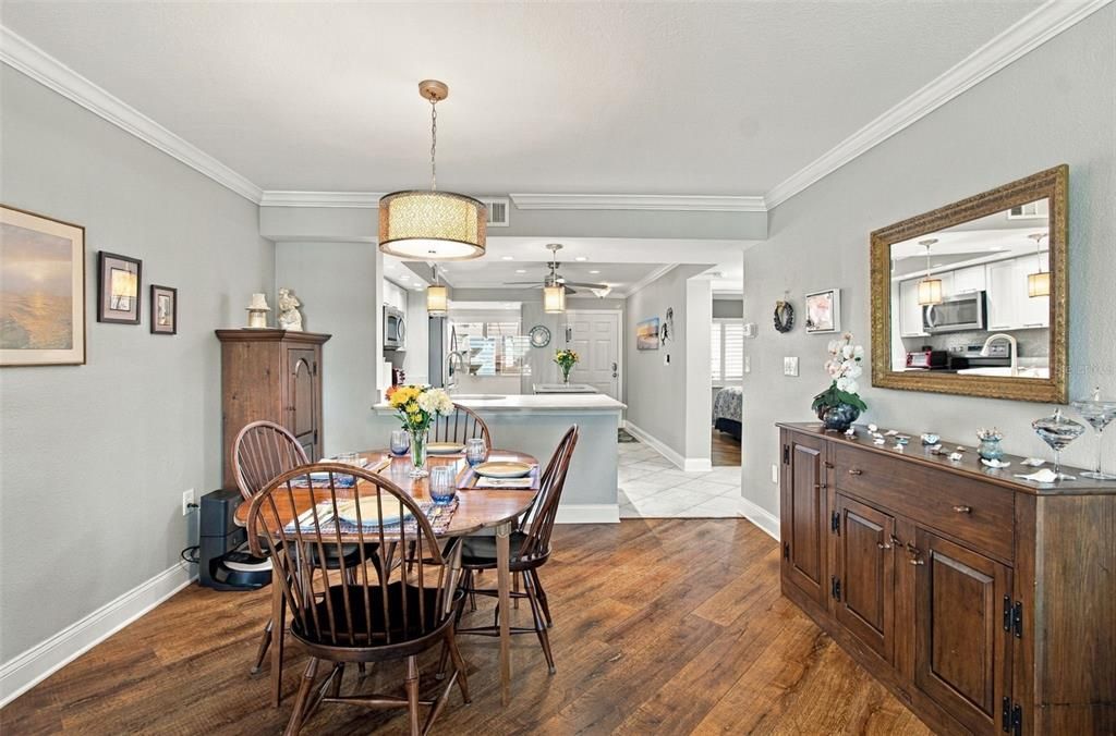 For Sale: $425,000 (2 beds, 2 baths, 1040 Square Feet)