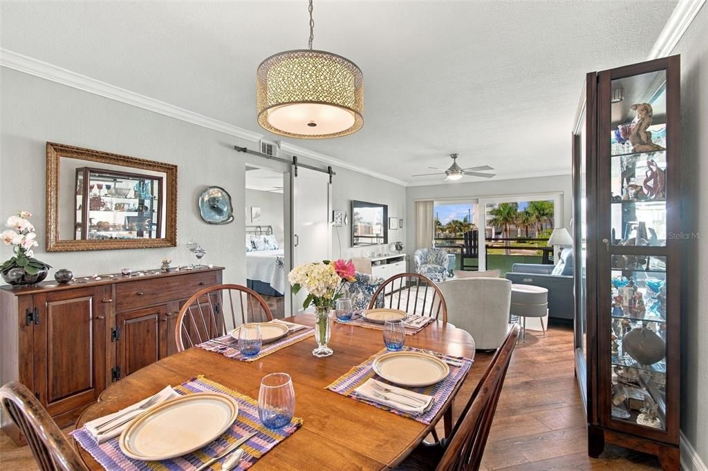 For Sale: $425,000 (2 beds, 2 baths, 1040 Square Feet)