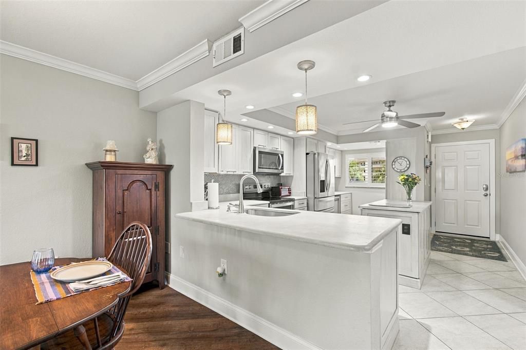 For Sale: $425,000 (2 beds, 2 baths, 1040 Square Feet)