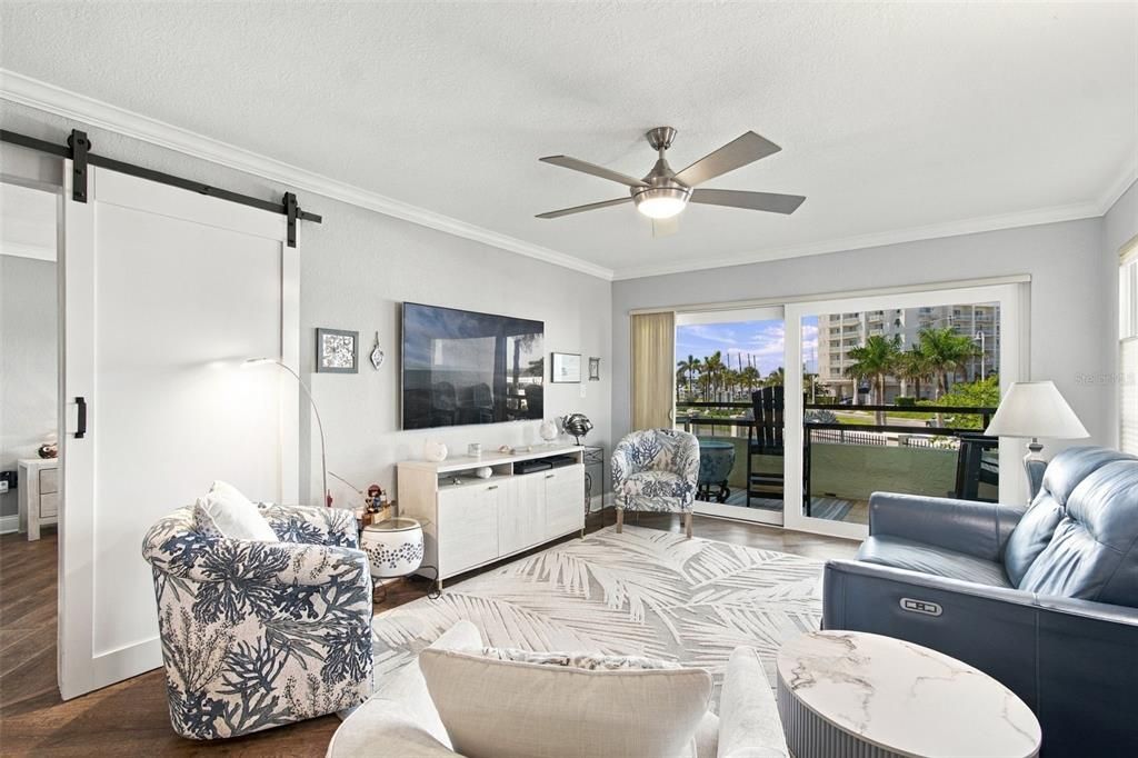 For Sale: $425,000 (2 beds, 2 baths, 1040 Square Feet)