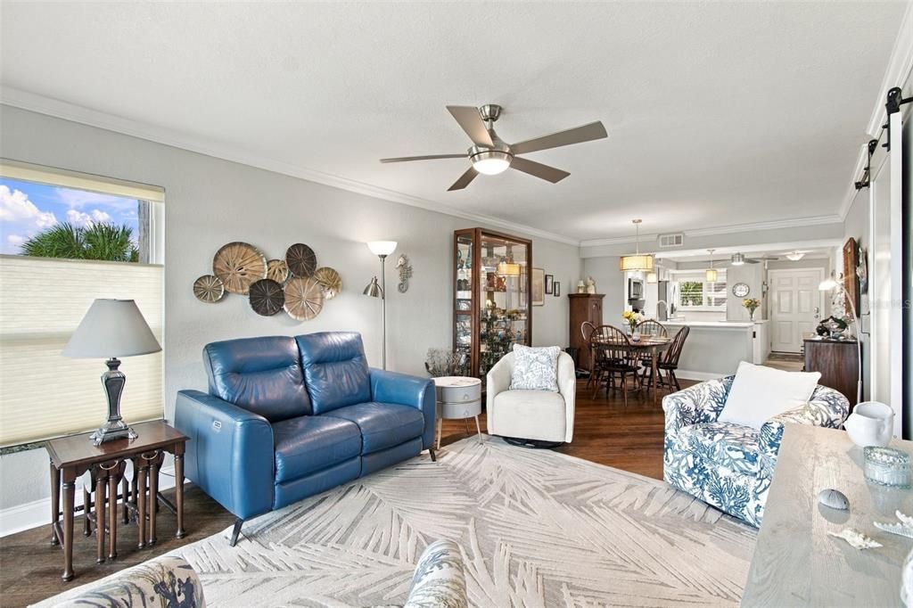 For Sale: $425,000 (2 beds, 2 baths, 1040 Square Feet)