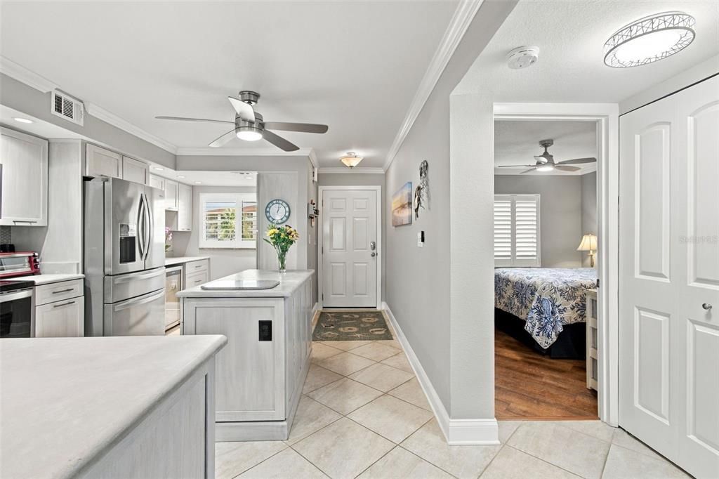 For Sale: $425,000 (2 beds, 2 baths, 1040 Square Feet)
