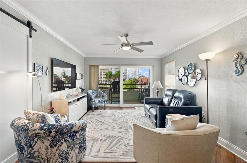 For Sale: $425,000 (2 beds, 2 baths, 1040 Square Feet)
