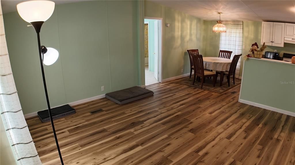 For Sale: $124,900 (2 beds, 2 baths, 960 Square Feet)