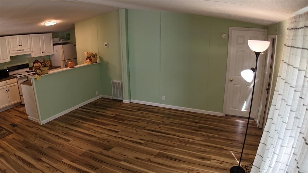 For Sale: $124,900 (2 beds, 2 baths, 960 Square Feet)