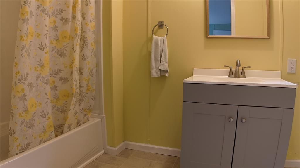 For Sale: $124,900 (2 beds, 2 baths, 960 Square Feet)