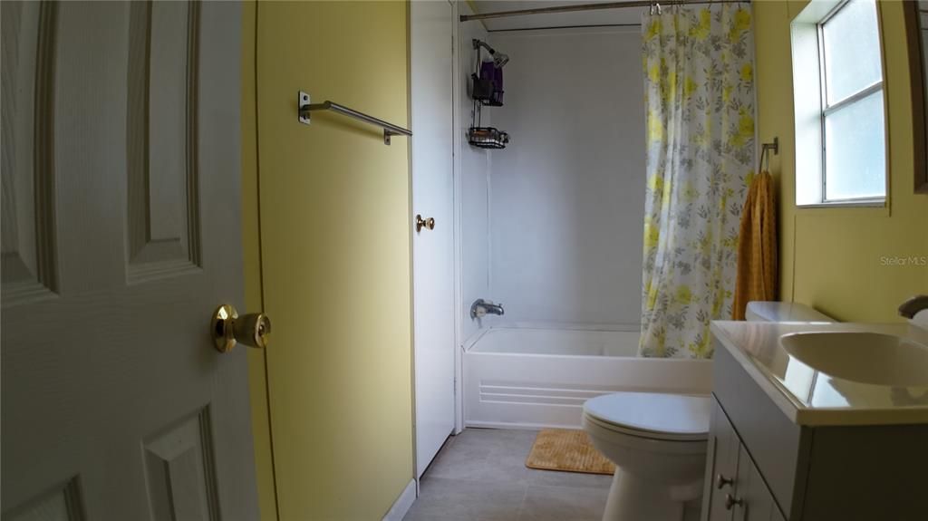 For Sale: $124,900 (2 beds, 2 baths, 960 Square Feet)