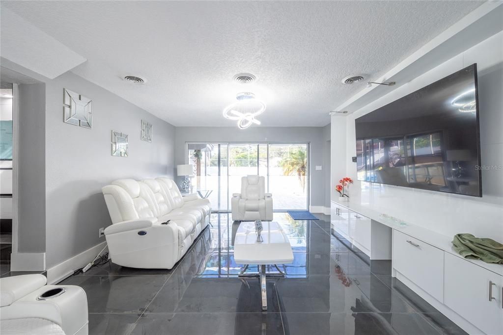 For Sale: $539,000 (3 beds, 3 baths, 2332 Square Feet)