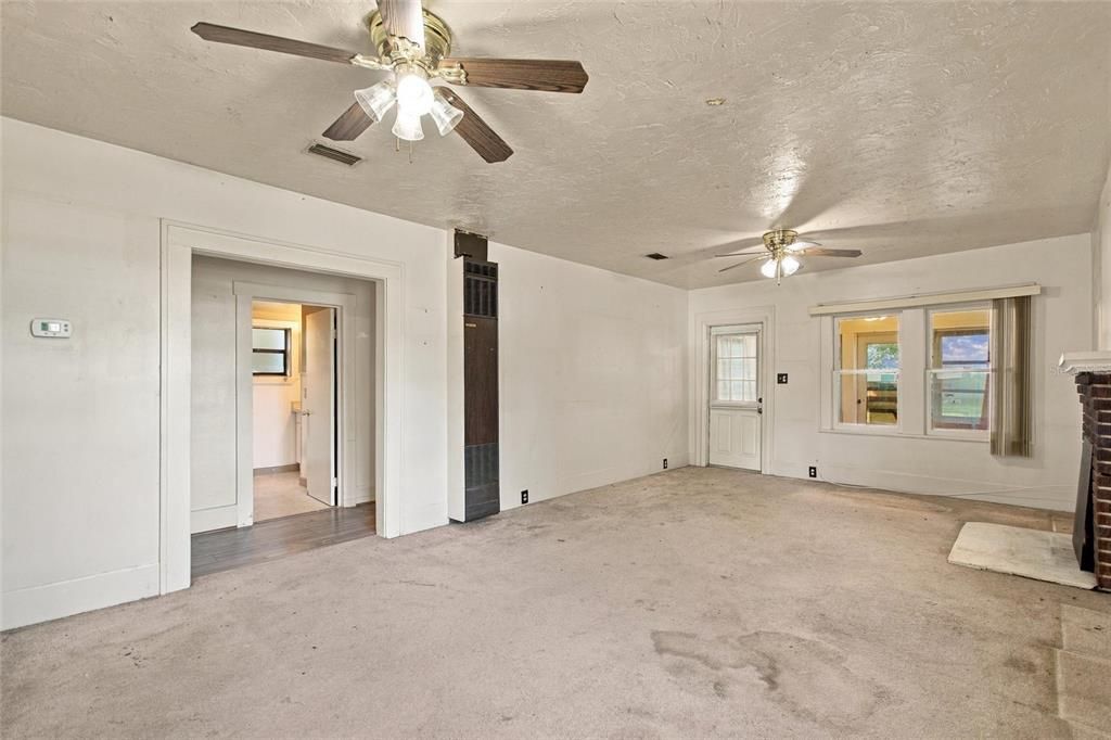 For Sale: $249,900 (3 beds, 2 baths, 1362 Square Feet)